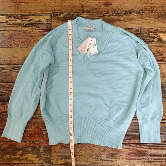 NWT Philosophy viscose blend V-neck sweater, size xs - Picture 3 of 5